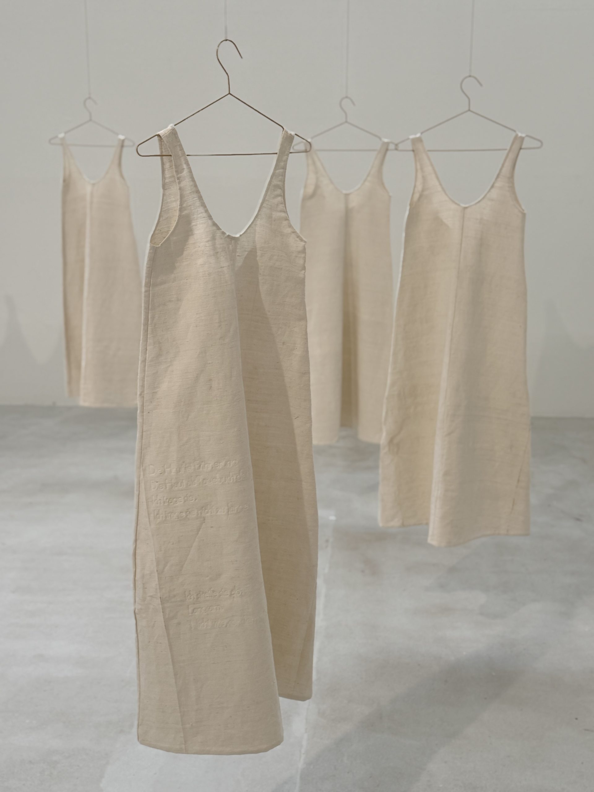 Susanne Franz. Installation. ich bleibe, was fällt (2026)